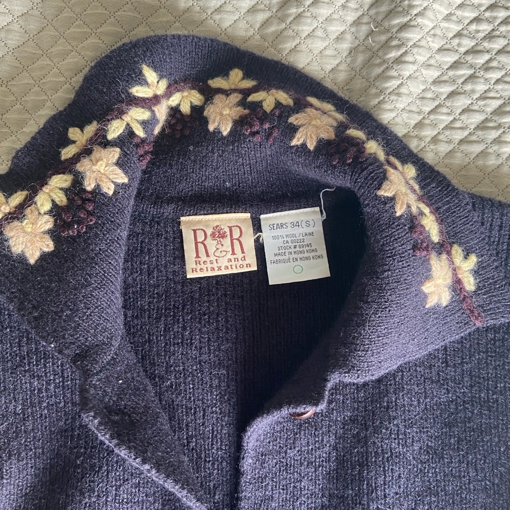 Vintage 100% wool Floral Embroidered Cardigan - Picture 3 of 3